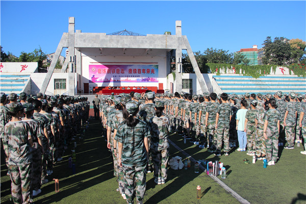 raybet雷电竞举行高一年级军训开营仪式